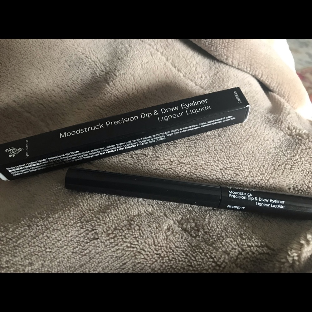 Dip &draw eyeliner